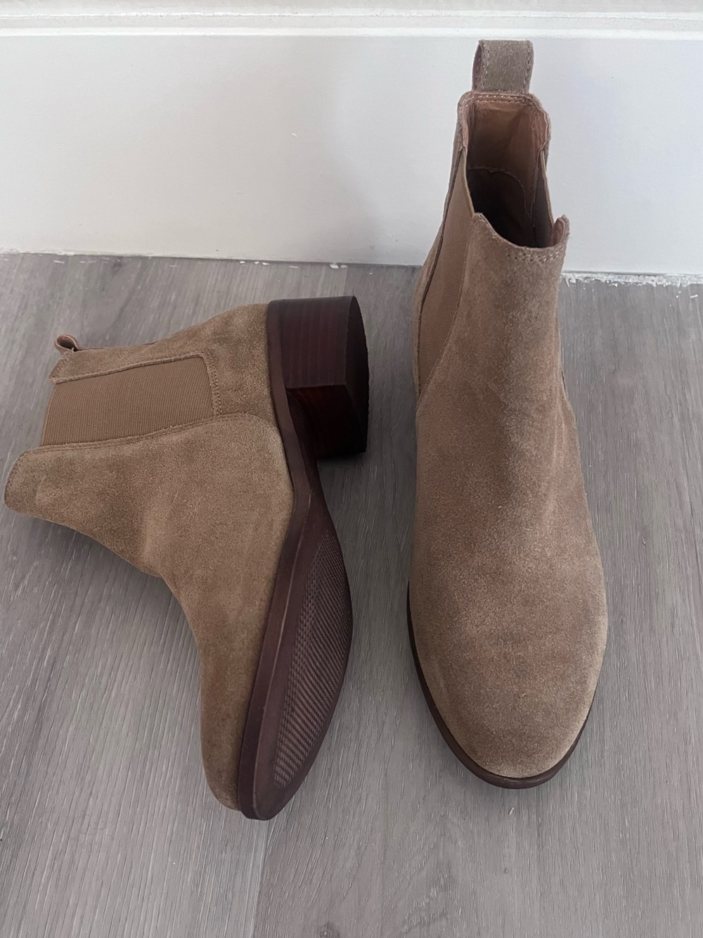 STEVE MADDEN Dover tan suede ankle boots